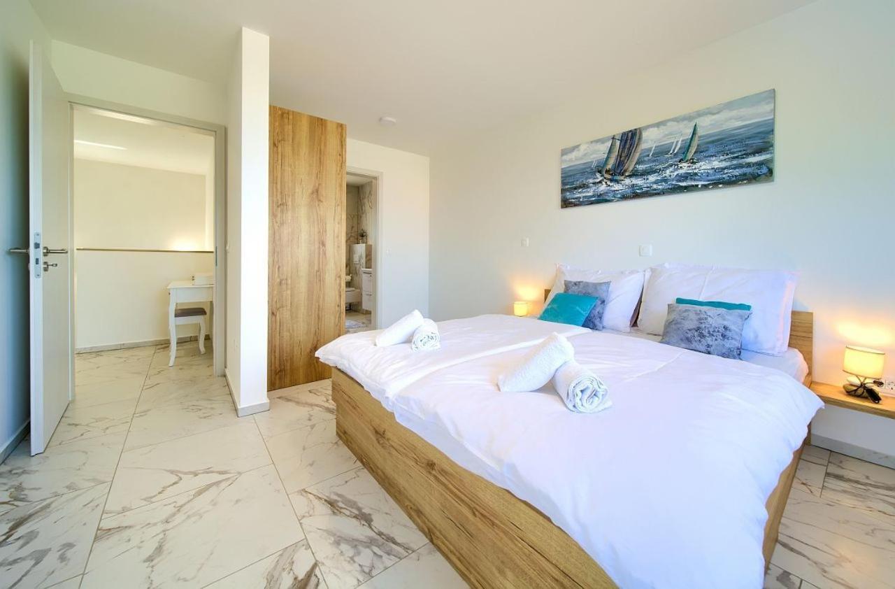 Holiday House Sea & Sun Residence Rasopasno Luaran gambar