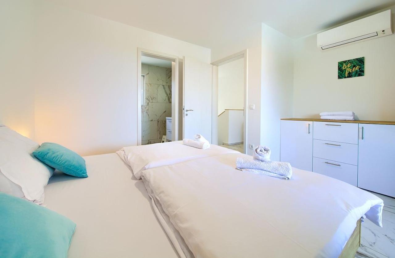 Holiday House Sea & Sun Residence Rasopasno Luaran gambar