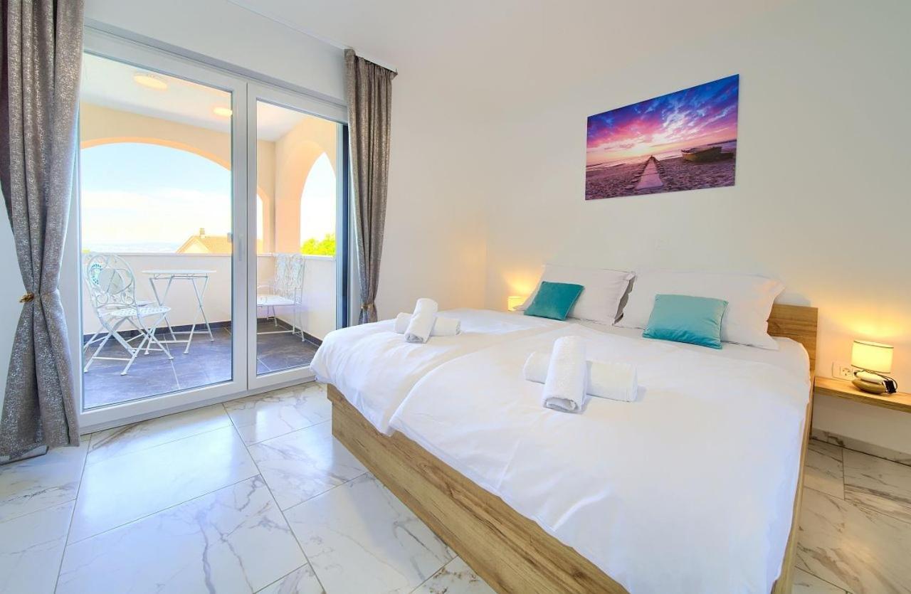 Holiday House Sea & Sun Residence Rasopasno Luaran gambar